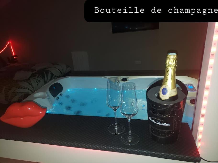 Bulles Etoilees Appartement Avec Jacuzzi Prive Montrevel-en-Bresse Экстерьер фото